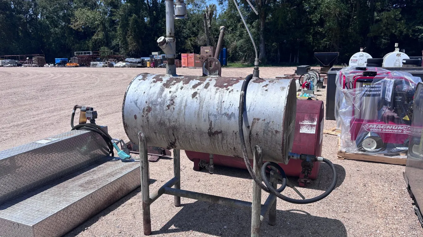 FUEL TANK WITH HOSE AND NOZZLE