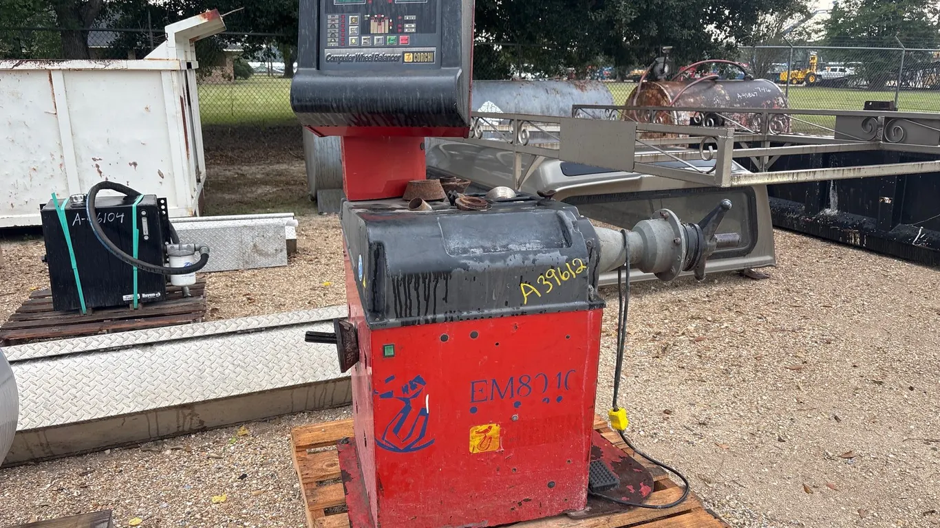 CORCHI EM8040 WHEEL BALANCER MACHINE