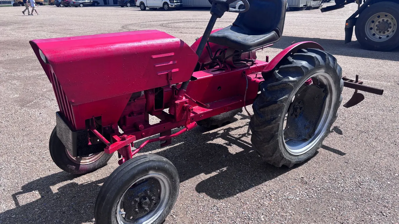 POWER KING FARM TRACTOR