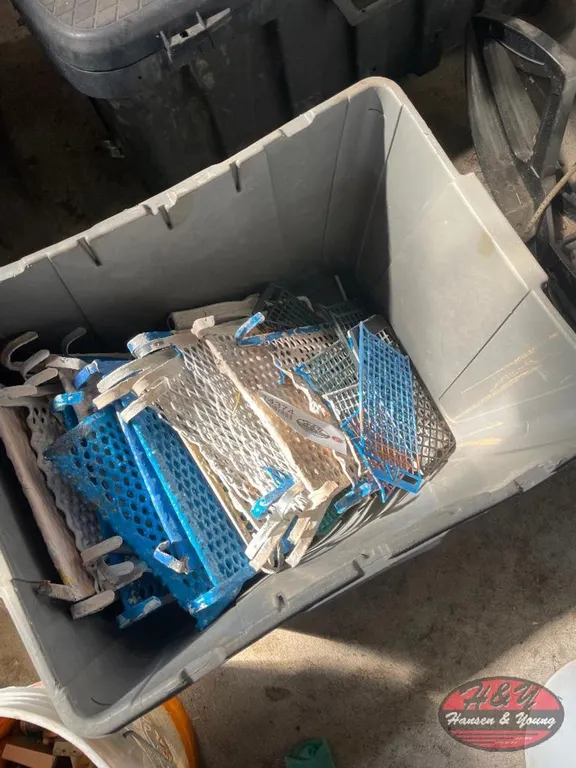 Tote of Screens