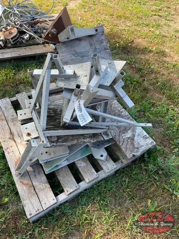 Boom Ends for Interior System