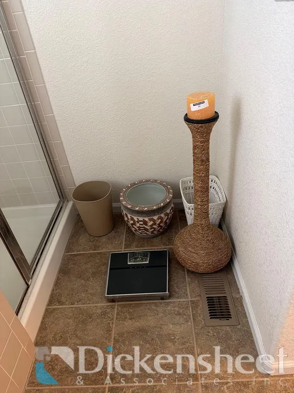 WICKER VASE , PLASTER VASE