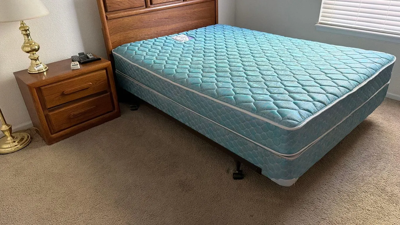 QUEEN SIZE BEDROOM SET