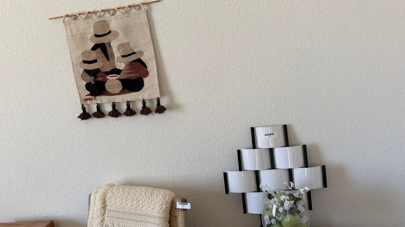 WALL PICTURES & DECOR
