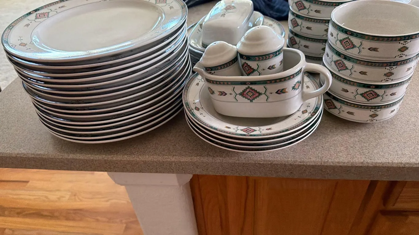 STUDIO NOVA ADIRONDACK DINNERWARE