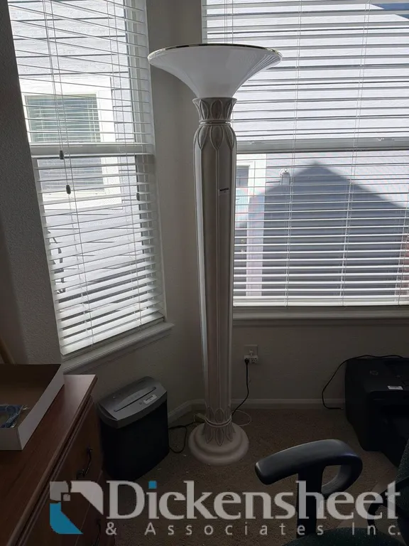 COLUMN STYLE FLOOR LAMP