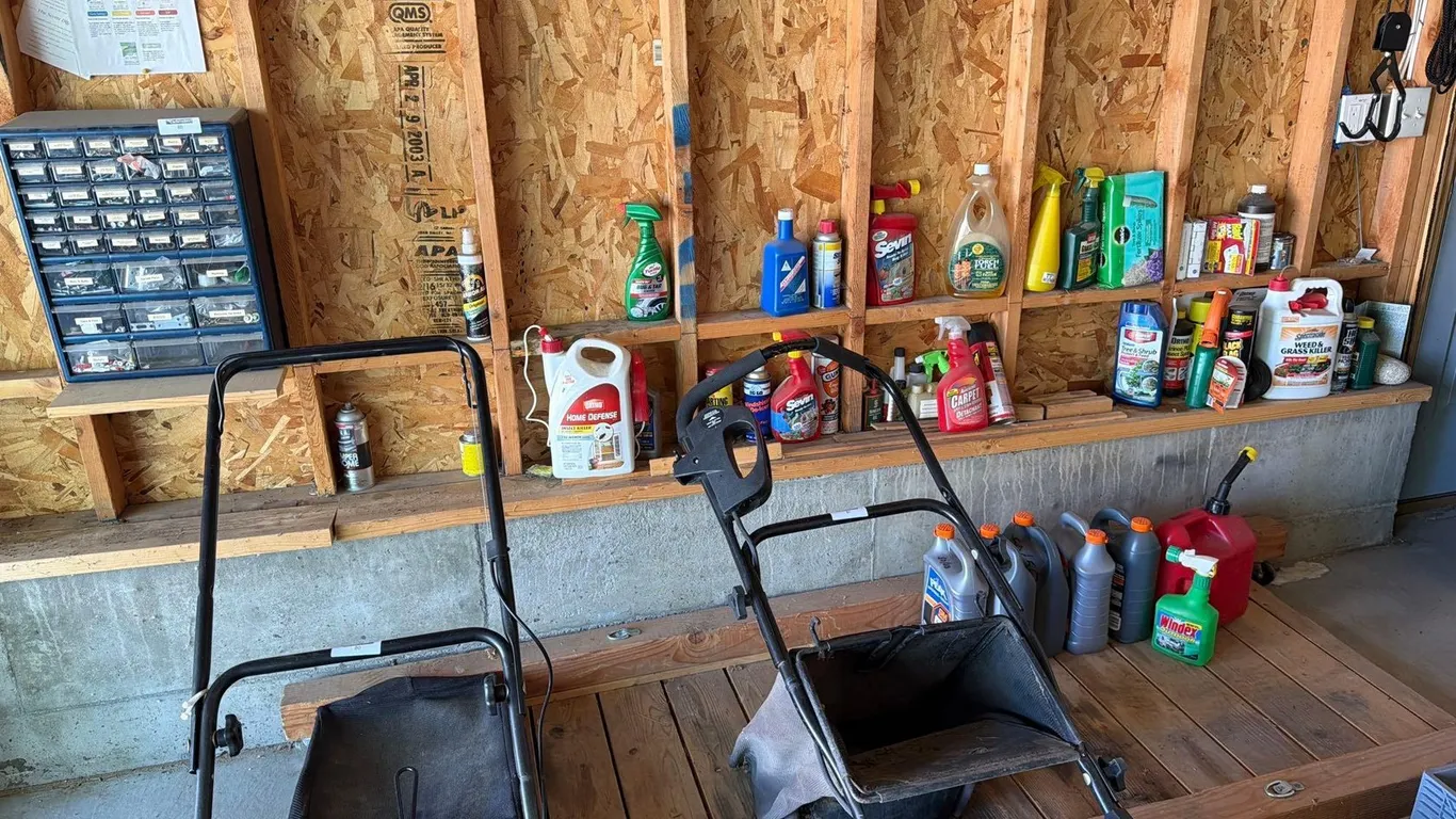 LAWN & GARDEN SUPPLY INVENTORY LOT