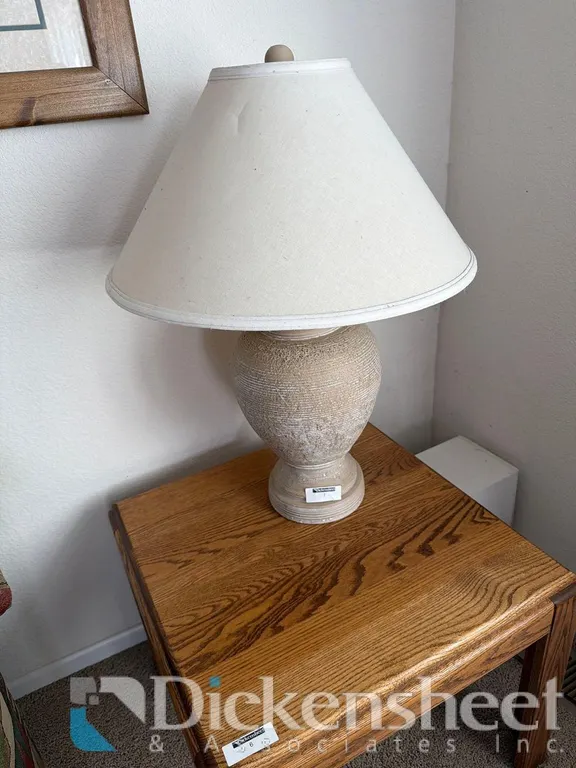 TABLE LAMP WITH WHITE SHADE