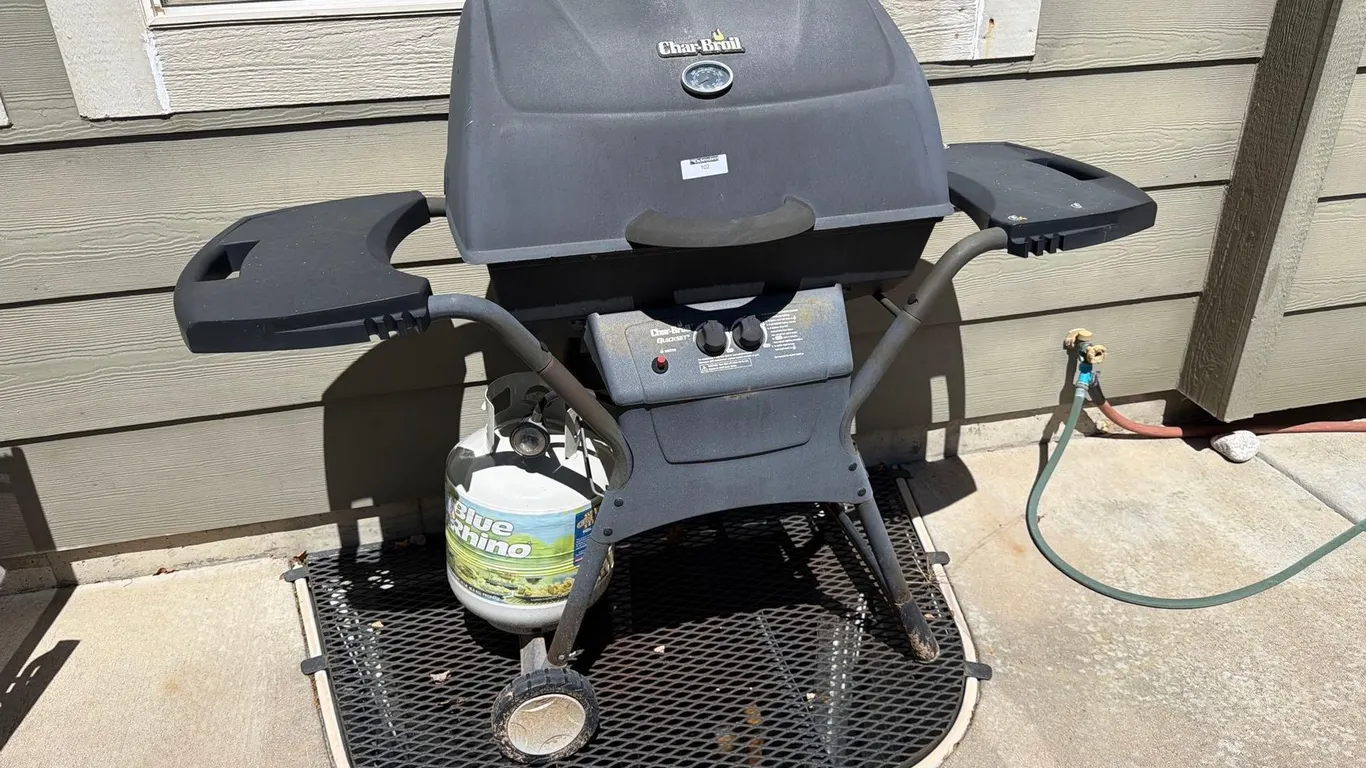 CHAR BROIL BARBECUE GRILL