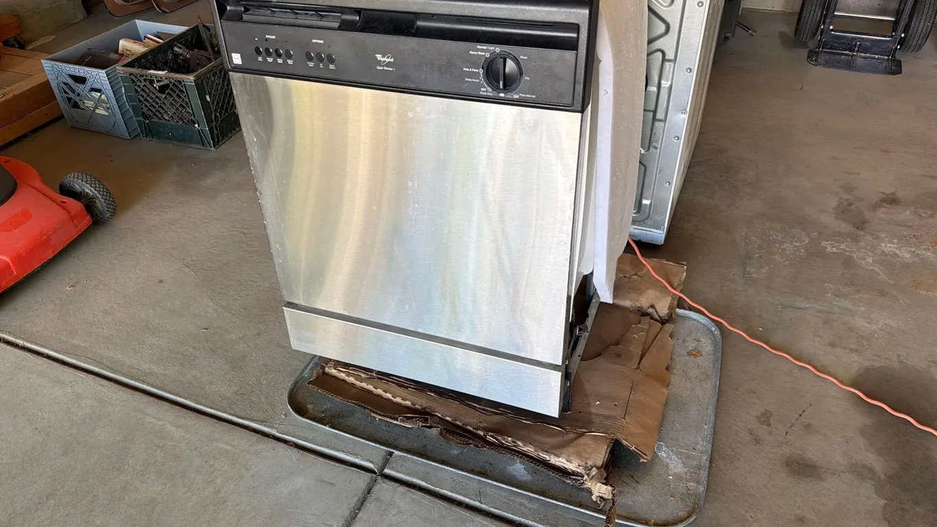 UNDERCOUNTER DISHWASHER