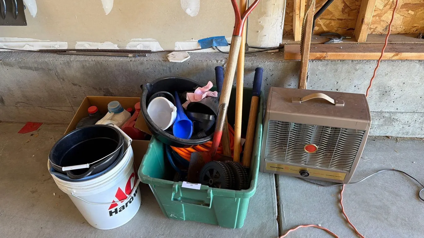 ASSORTED HOMEOWNER TOOLS