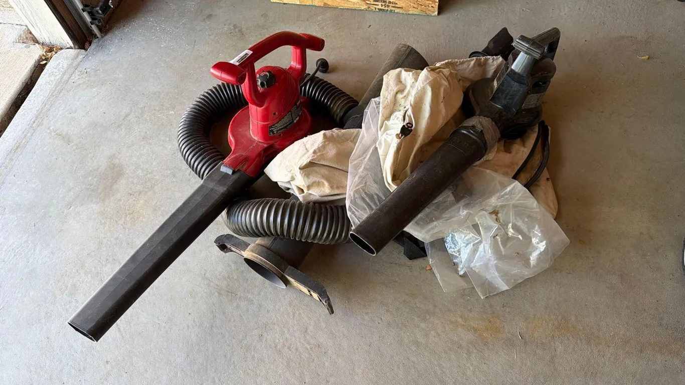 TORO YARD VACUUM