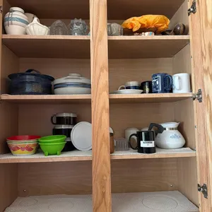 DISHWARE / DAILY KITCHENWARE IN KITCHEN UPPER CABINETS
