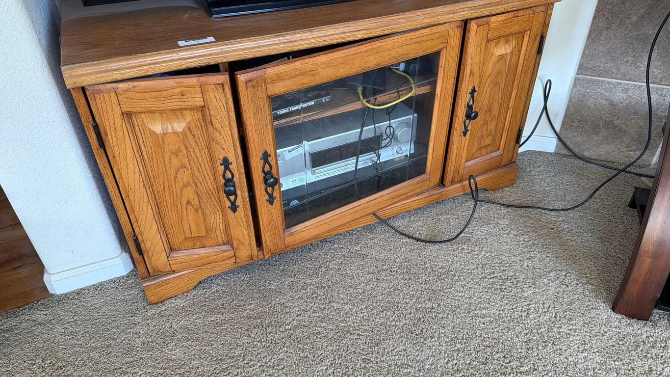 ENTERTAINMENT STAND WITH WOOD & GLASS DOORS