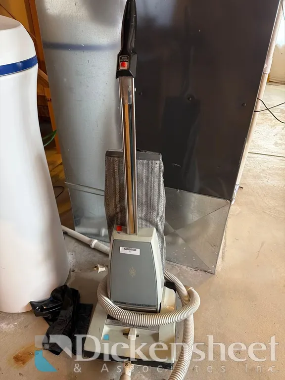 HOOVER UPRIGHT VACUUM CLEANER