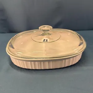 CORNING WARE 1.8L DIVIDED CASEROLE DISH WITH LID