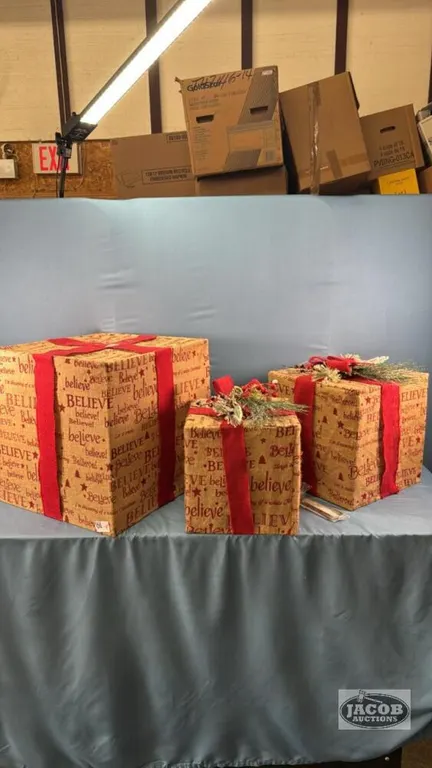 BURLAP (3) BOX CHRISTMAS DÉCOR WITH LIGHTS
