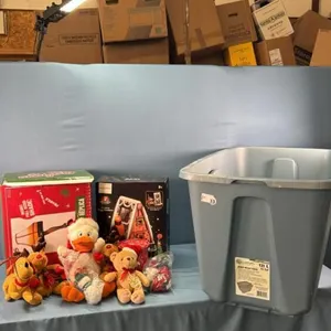 CHRISTMAS DECORATION LOT IN 121L TOTE