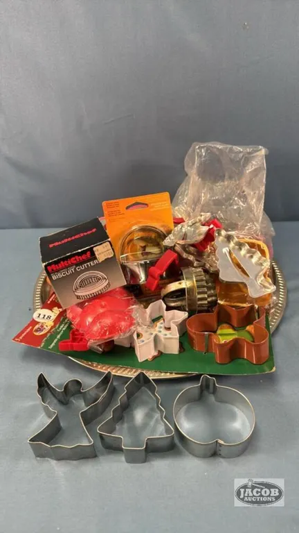 QUANTITY OF COOKIE CUTTERS