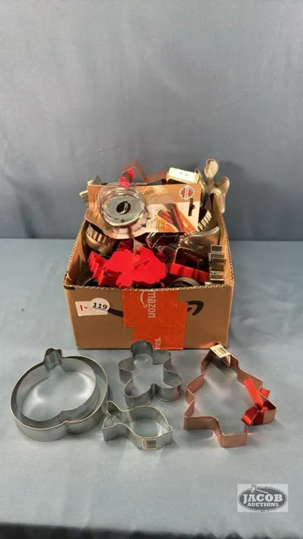 QUANTITY OF COOKIE CUTTERS