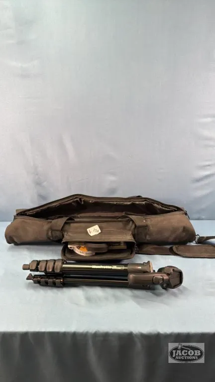 MANFROTTO CAMERA TRI-POD IN A BAG