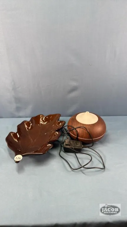 AROMA DIFFUSER WITH A CERAMIC ACCORN LEAF PLATE