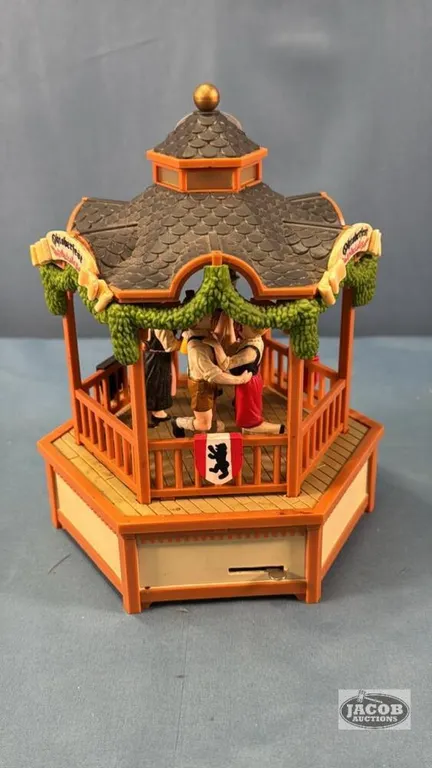 PLASTIC OCTOBERFEST MUSICAL WIND UP