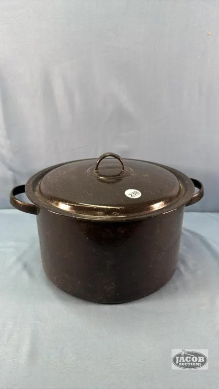 ENAMELED 7IN TALL STOCK POT WITH LID