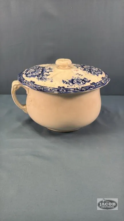 (1) UNMATCHED CHAMBER POT WITH LID