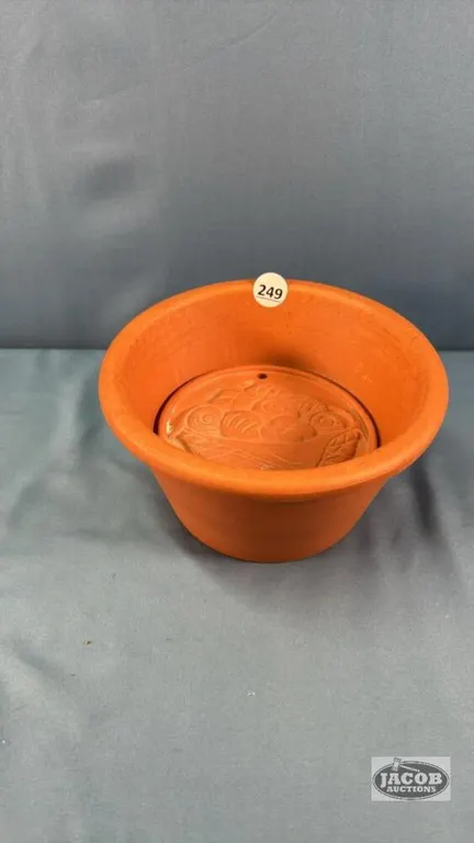(1) CLAY FLOWER POT