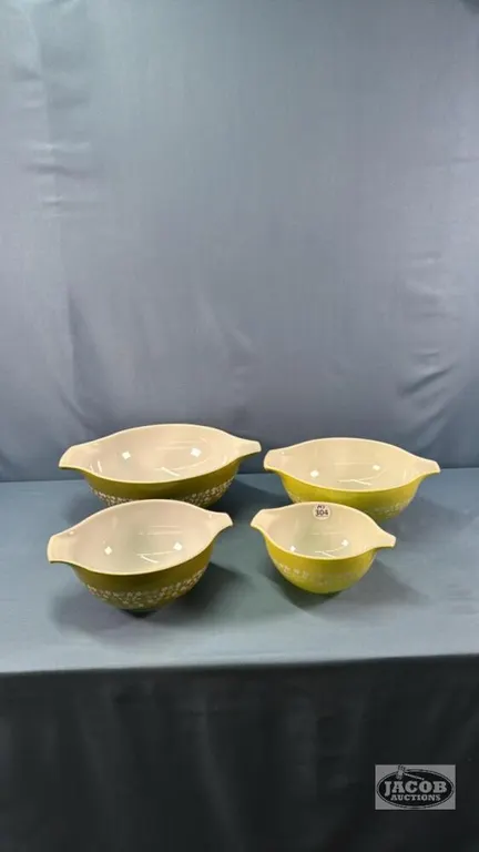 (4) PYREX MIXING BOWL NESTING SET