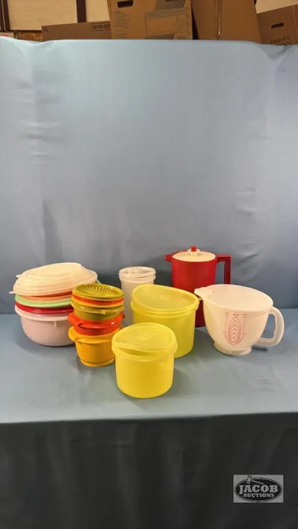 TUPPERWARE LOT