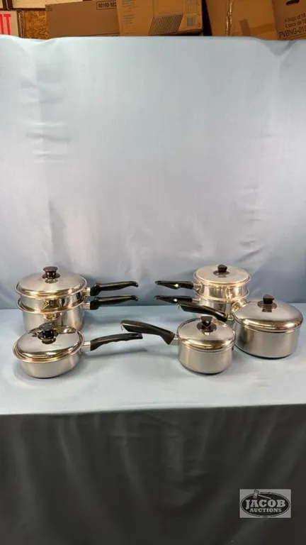 ASSORTED UNMATCHED POT AND PAN SET