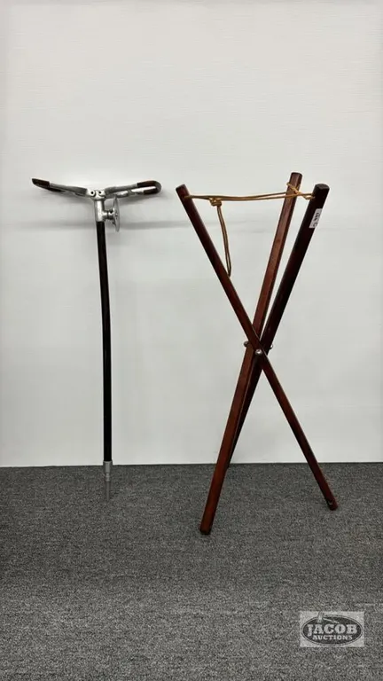 FOLDING CANE/STOOL WITH WOODEN TRI-POD STAND