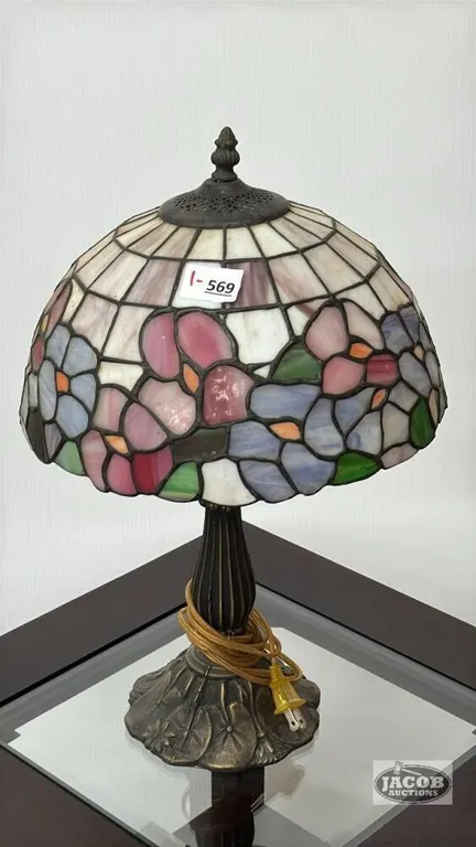 LEADED GLASS STYLE TABLE LAMP