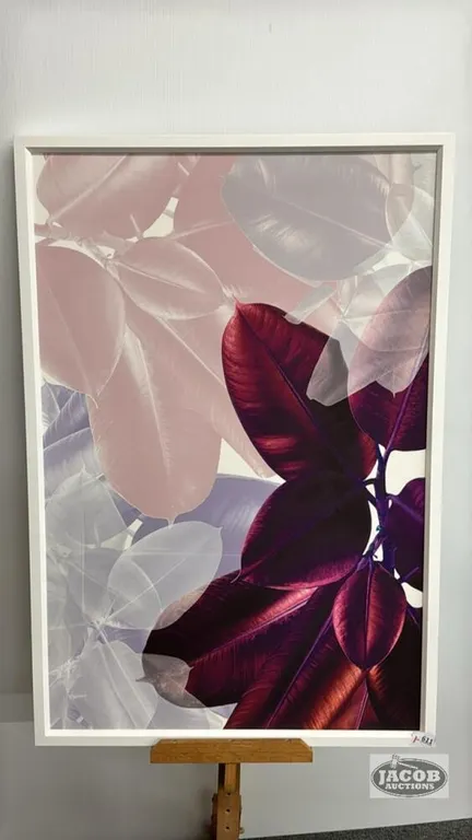 LARGE LEAF PRINT ON BOARD