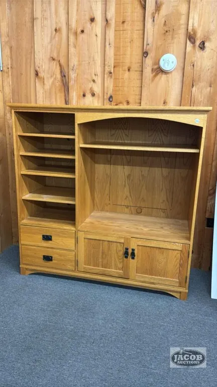 OAK ENTERTAINMENT UNIT WITH ADJUSTABLE SHELVES