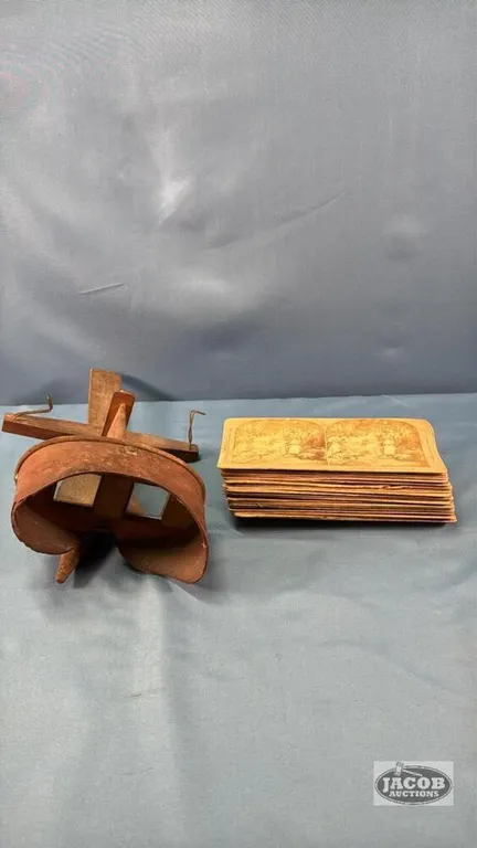 STEREOSCOPE WITH APPROX. 24 CARDS
