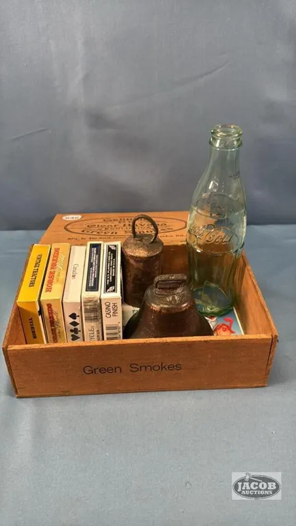 ASSORTED LOT IN WOODEN CIGAR BOX
