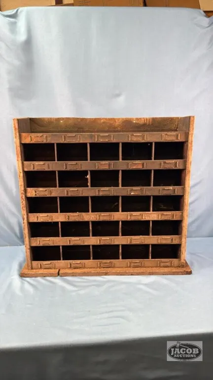 25 COMPARTMENT METAL ORGANIZER SHELF