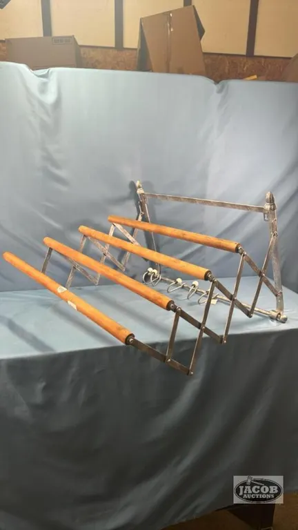 ACCORDION STYLE RETRACTABLE WALL MT. DRYING RACK