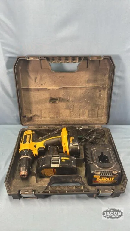 DEWALT 18VOLT DRILL WITH CHARGER AND (2) BATTERIES
