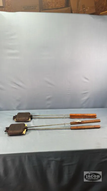 (2) ROME PIE IRONS