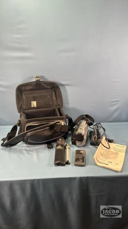PANASONIC VIDEO CAM CORDER WITH MINI TRI-POD