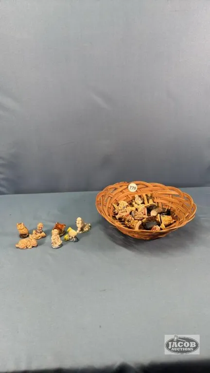 APPROX. 25 TEA FIGURINES