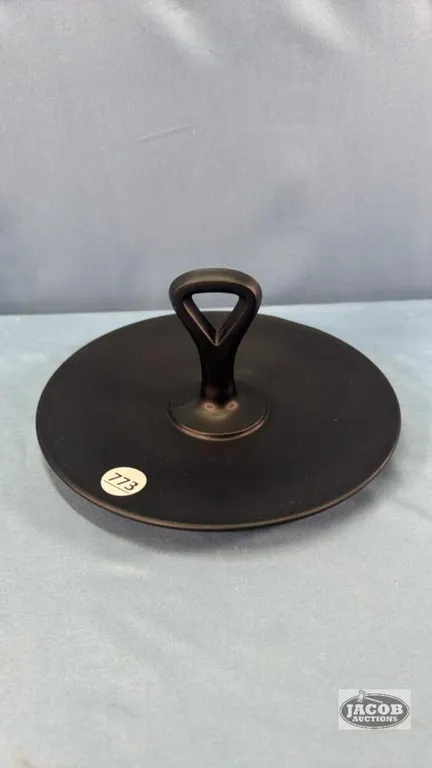 9.5IN SATIN GLASS PLATE WITH HANDLE