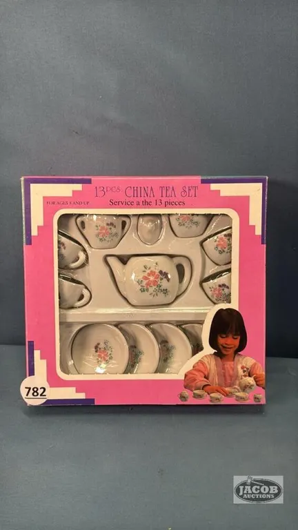 CHILDRENS 13 PIECE TEA SET