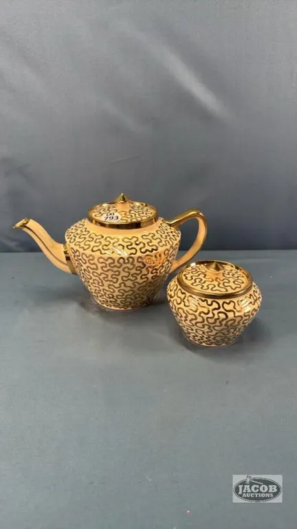 SADLER TEA POT WITH MATCHING SUGAR BOWL