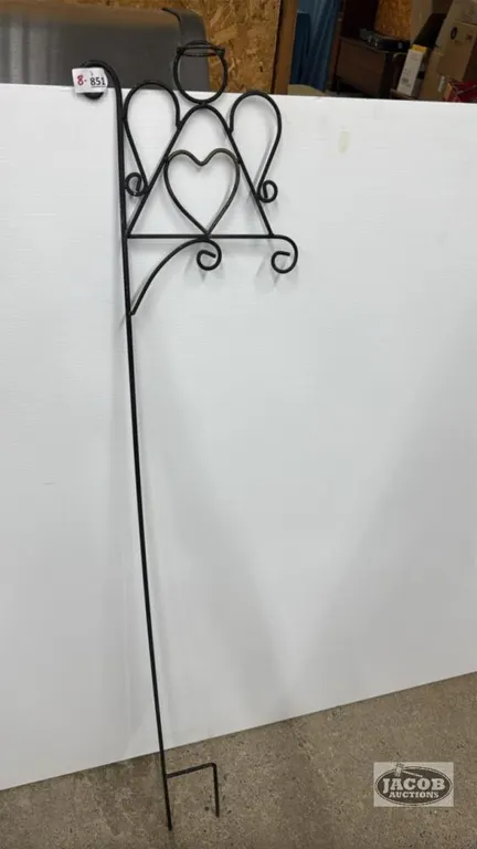 METAL OUTDOOR PLANT HANGER