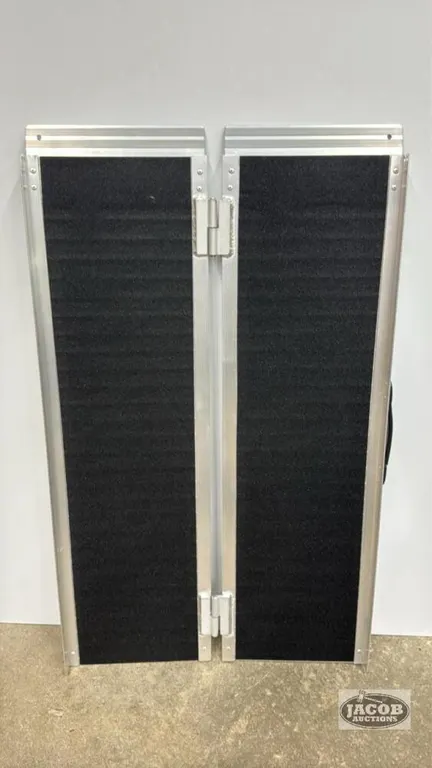 ALUMINUM FOLD WHEEL CHAIR RAMP